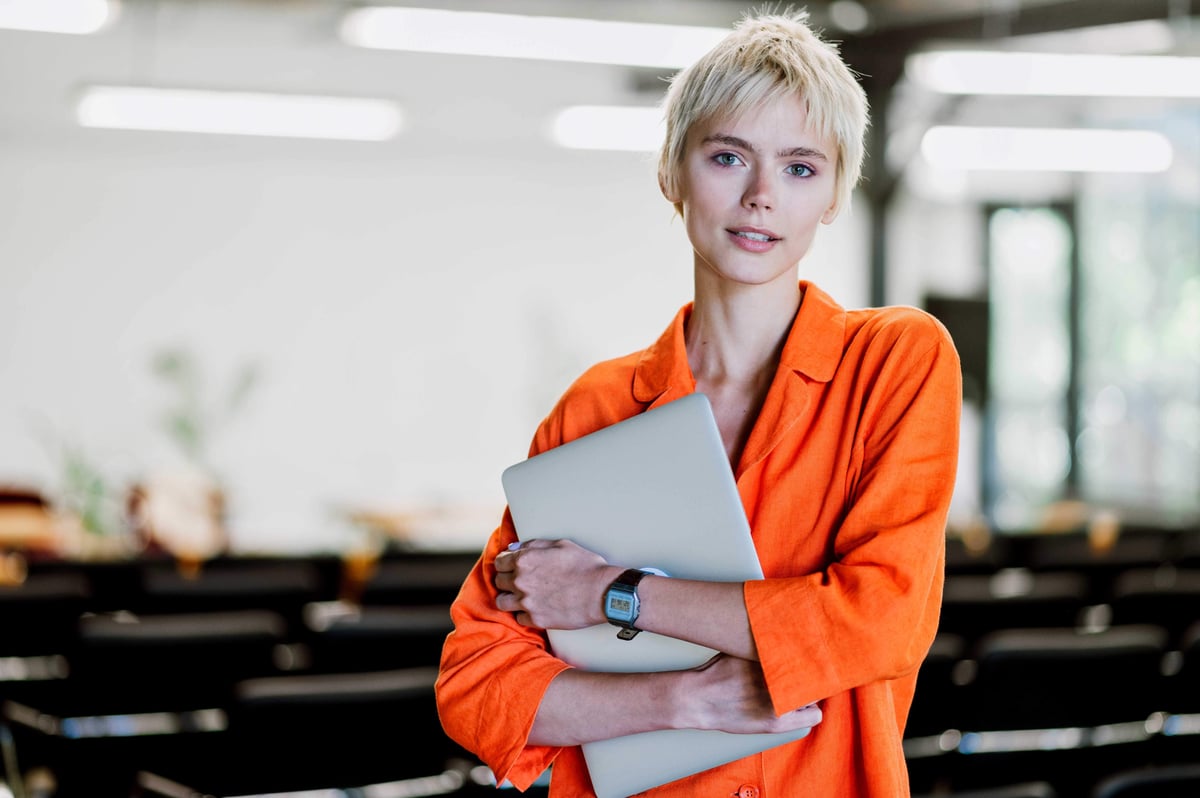 Young_Woman_Laptop (1)